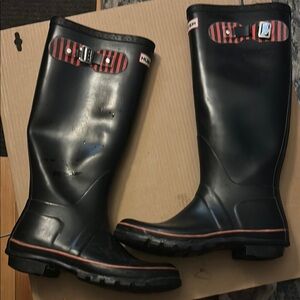 Hunter black rain boots Vibrant Red and Black Striped Pattern.  Missing buckles